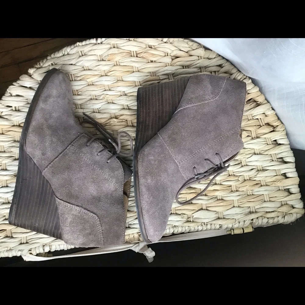 Lucky Brand Shylow Suede Ankle Booties Sz 7.5